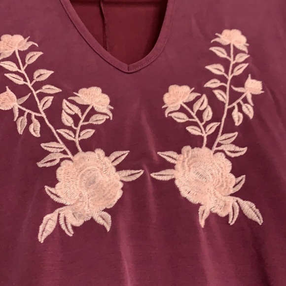 Alya Embroidered peplum top merlot wine short sleeve shirt medium women’s top - Picture 4 of 6